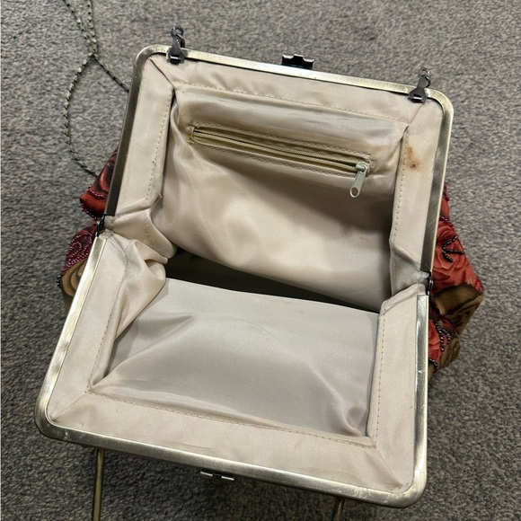 Unique Vintage Chic Floral Embroidered Handbag with Metal Frame - Picture 6 of 8